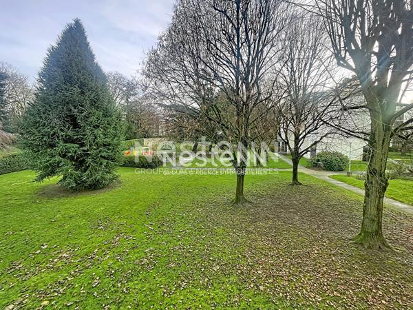 A VENDRE : APPARTEMENT DE 5 PIECES AU PREMIER ETAGE SPACIEUX ET LUMINEUX AVEC BALCONS