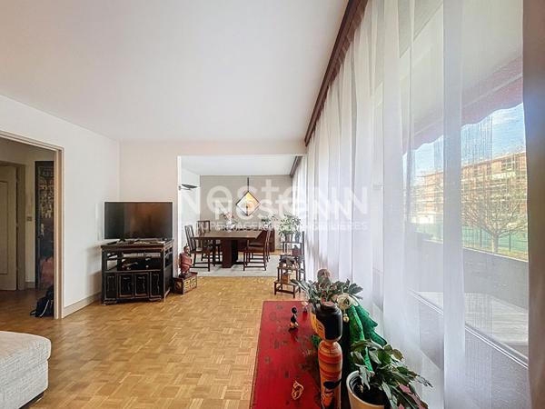 A VENDRE : APPARTEMENT DE 5 PIECES AU PREMIER ETAGE SPACIEUX ET LUMINEUX AVEC BALCONS