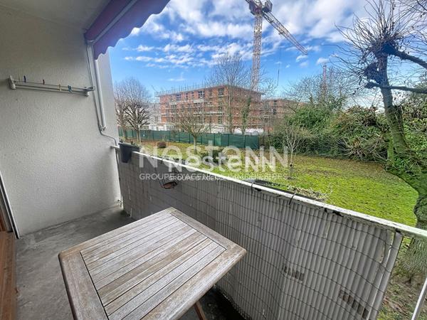 A VENDRE : APPARTEMENT DE 5 PIECES AU PREMIER ETAGE SPACIEUX ET LUMINEUX AVEC BALCONS