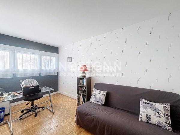 A VENDRE : APPARTEMENT DE 5 PIECES AU PREMIER ETAGE SPACIEUX ET LUMINEUX AVEC BALCONS