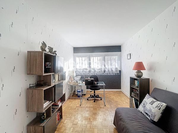 A VENDRE : APPARTEMENT DE 5 PIECES AU PREMIER ETAGE SPACIEUX ET LUMINEUX AVEC BALCONS