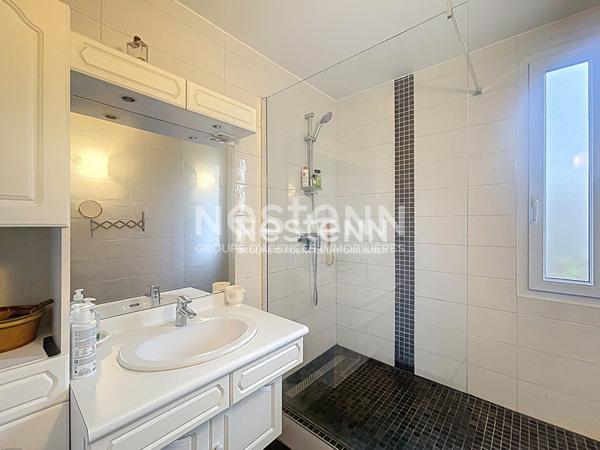 A VENDRE : APPARTEMENT DE 5 PIECES AU PREMIER ETAGE SPACIEUX ET LUMINEUX AVEC BALCONS