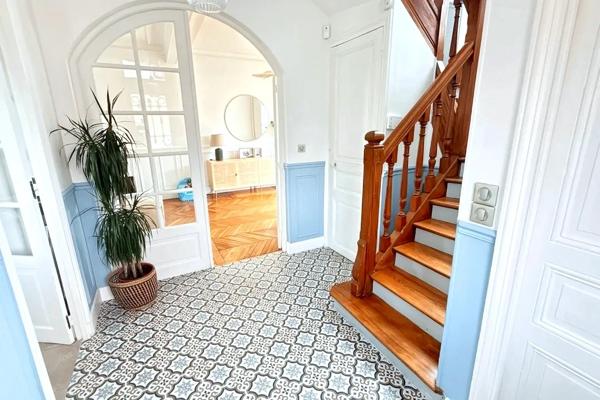 authentique meulière de 180 m2 avec véranda et piscine