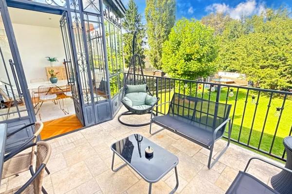 authentique meulière de 180 m2 avec véranda et piscine