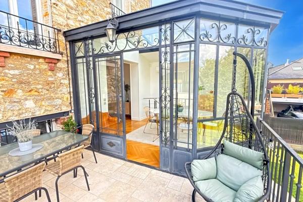 authentique meulière de 180 m2 avec véranda et piscine