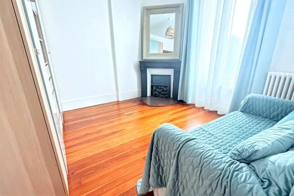 authentique meulière de 180 m2 avec véranda et piscine