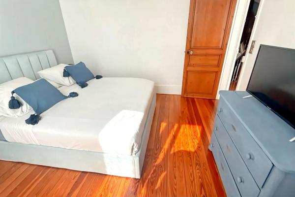 authentique meulière de 180 m2 avec véranda et piscine