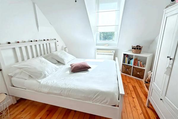 authentique meulière de 180 m2 avec véranda et piscine