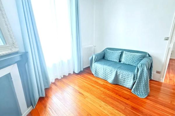 authentique meulière de 180 m2 avec véranda et piscine