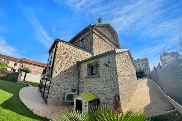 authentique meulière de 180 m2 avec véranda et piscine