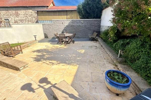 authentique meulière de 180 m2 avec véranda et piscine