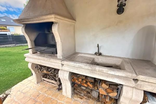 authentique meulière de 180 m2 avec véranda et piscine