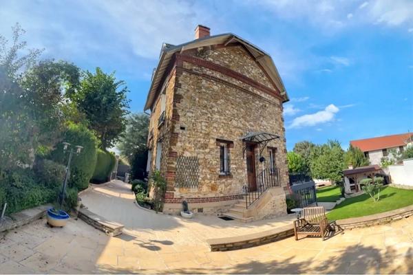 authentique meulière de 180 m2 avec véranda et piscine