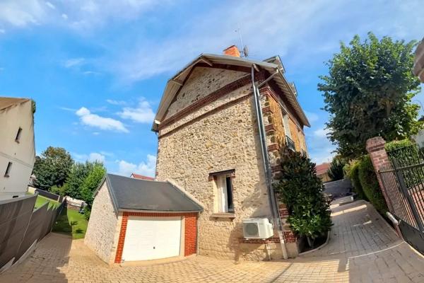 authentique meulière de 180 m2 avec véranda et piscine