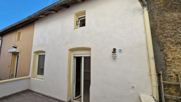 APPARTEMENT F6 TYPE MAISON 4 CHAMBRES - GARAGE ET TERRASSE