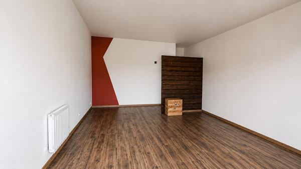 À LOUER UREAU / CABINET AVEC ACCÈS DIRECT DEPUIS LE PARKING - SECTEUR CAVIGNAC , Cavignac