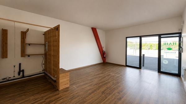 À LOUER UREAU / CABINET AVEC ACCÈS DIRECT DEPUIS LE PARKING - SECTEUR CAVIGNAC , Cavignac