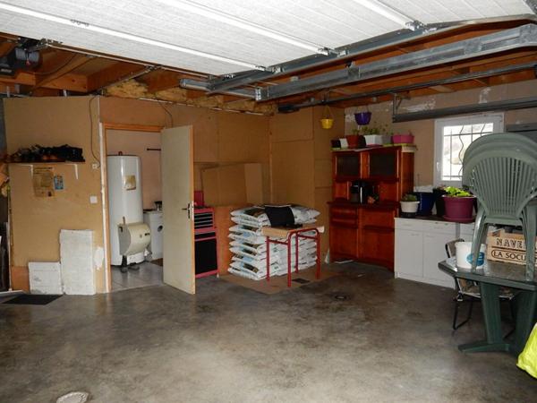 Saint-Germain-Laprade 43700  Maison individuelle plain-pied de 2005 88m² 3 chambres double garage sur 927 m² de terrain avec jardin