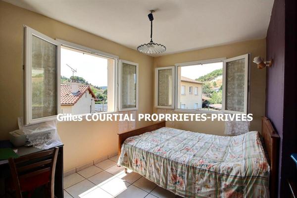 Saint-Germain-Laprade 43700  Maison individuelle plain-pied de 2005 88m² 3 chambres double garage sur 927 m² de terrain avec jardin