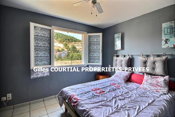 Saint-Germain-Laprade 43700  Maison individuelle plain-pied de 2005 88m² 3 chambres double garage sur 927 m² de terrain avec jardin