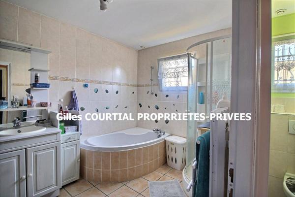 Saint-Germain-Laprade 43700  Maison individuelle plain-pied de 2005 88m² 3 chambres double garage sur 927 m² de terrain avec jardin