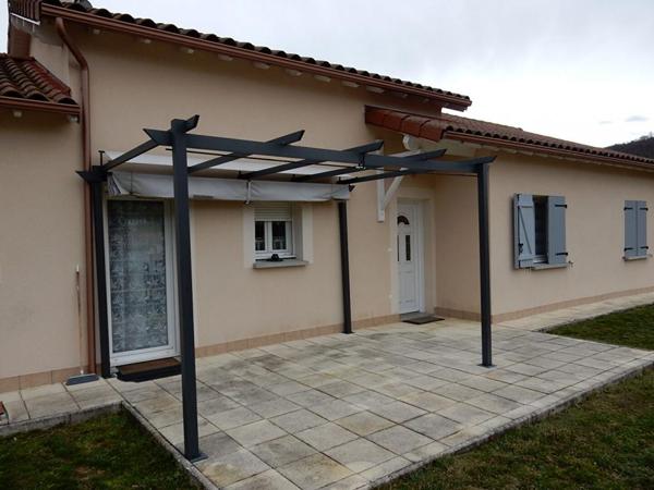 Saint-Germain-Laprade 43700  Maison individuelle plain-pied de 2005 88m² 3 chambres double garage sur 927 m² de terrain avec jardin