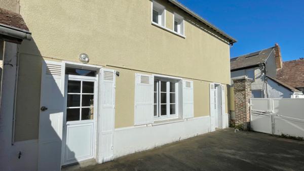 Maison de village
                                                                                                                                                                                                                                                                                                                        3 pièce(s)                                                                                                                                                                                                          2 chambre(s)                                                                                                                                                                                                          74  m²