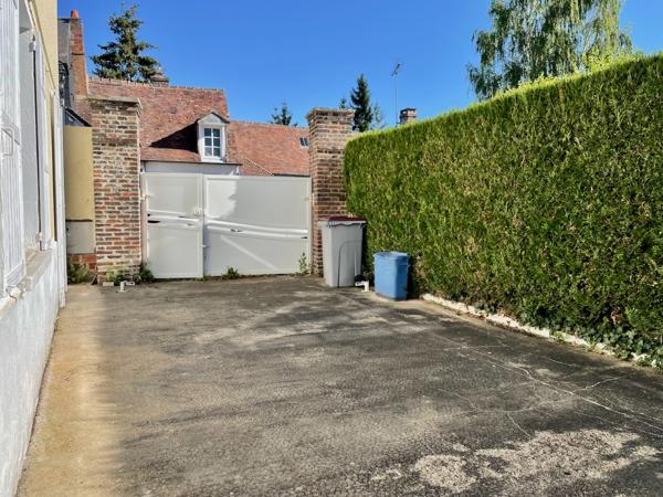 Maison de village
                                                                                                                                                                                                                                                                                                                        3 pièce(s)                                                                                                                                                                                                          2 chambre(s)                                                                                                                                                                                                          74  m²