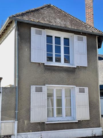 Maison de village
                                                                                                                                                                                                                                                                                                                        3 pièce(s)                                                                                                                                                                                                          2 chambre(s)                                                                                                                                                                                                          74  m²