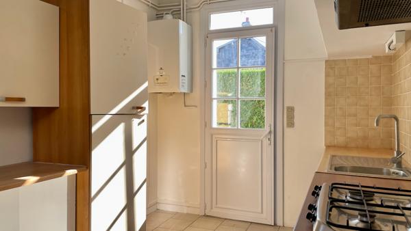 Maison de village
                                                                                                                                                                                                                                                                                                                        3 pièce(s)                                                                                                                                                                                                          2 chambre(s)                                                                                                                                                                                                          74  m²
