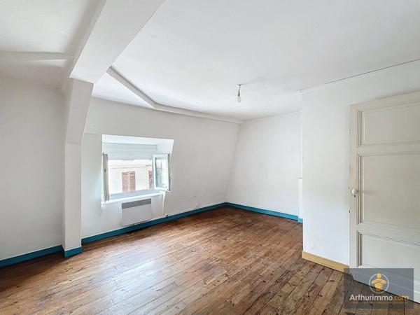 Vente                                                      Immeuble
                        
                     4 pièces                      125 m2                     à Le Bugue