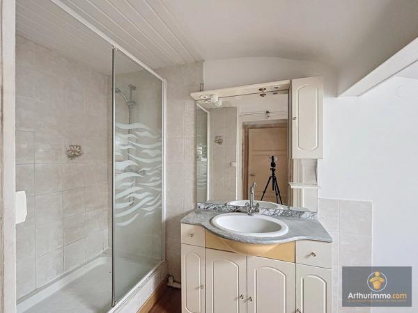 Vente                                                      Immeuble
                        
                     4 pièces                      125 m2                     à Le Bugue