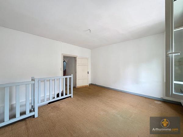 Vente                                                      Immeuble
                        
                     4 pièces                      125 m2                     à Le Bugue