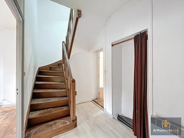 Vente                                                      Immeuble
                        
                     4 pièces                      125 m2                     à Le Bugue