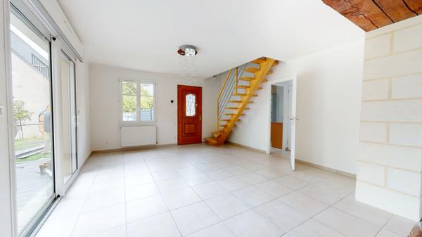 Saint-Cyr-sur-Loire (37540) Maison à louer avec jardin