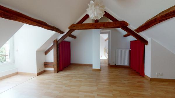 Saint-Cyr-sur-Loire (37540) Maison à louer avec jardin