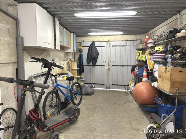 MAISON DE VILLE AVEC JARDIN ET GARAGE