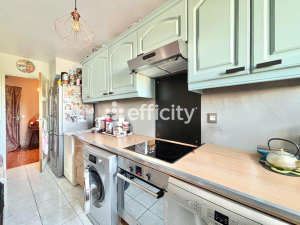 Appartement
         4 pièces
        - 92 m² 322 000 € *