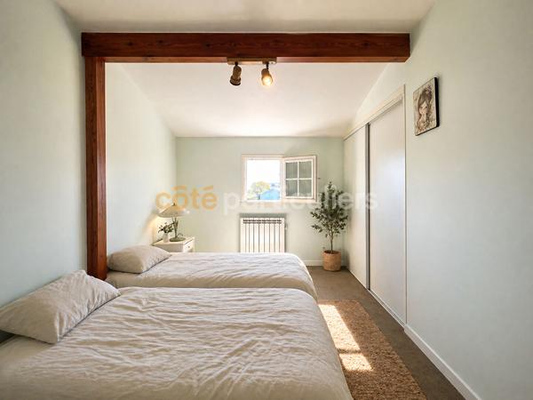 Vente
                Maison152,14 m² - 8 Pièces -
                    VAUX SUR MER (17640)