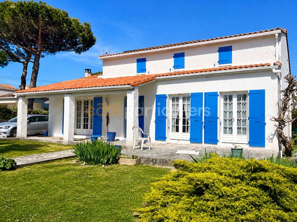 Vente
                Maison152,14 m² - 8 Pièces -
                    VAUX SUR MER (17640)