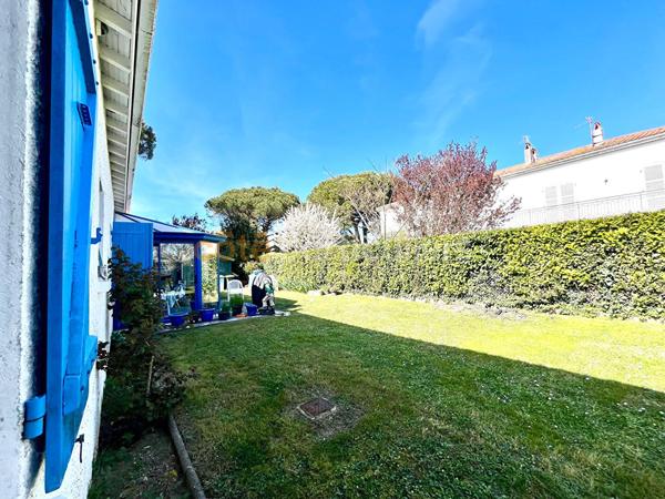 Vente
                Maison152,14 m² - 8 Pièces -
                    VAUX SUR MER (17640)
