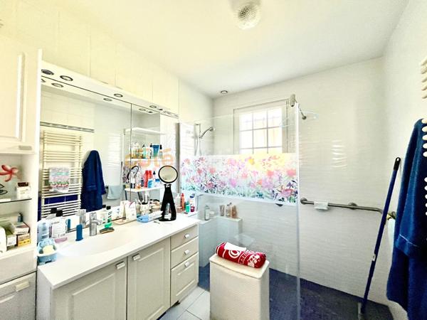 Vente
                Maison152,14 m² - 8 Pièces -
                    VAUX SUR MER (17640)