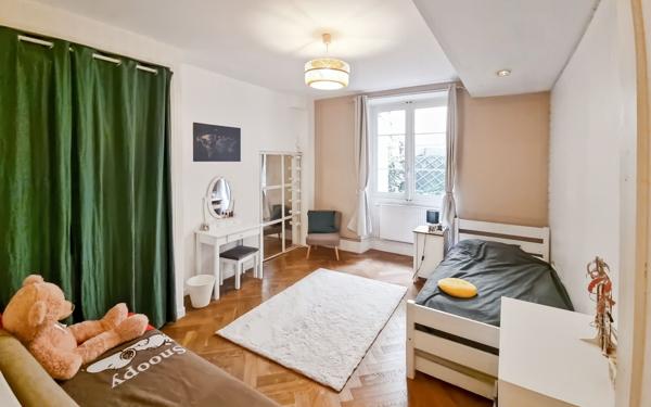 Appartement à vendre    6 pièces • 147,24 m2 Lyon 6