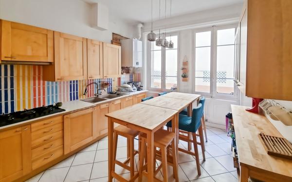 Appartement à vendre    6 pièces • 147,24 m2 Lyon 6