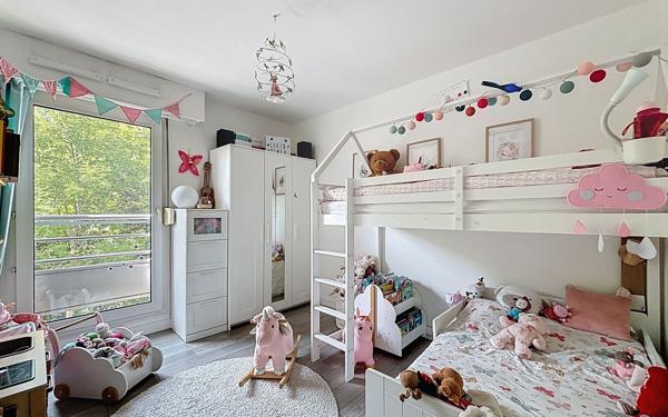 Appartement à vendre    3 pièces • 80 m2 Suresnes