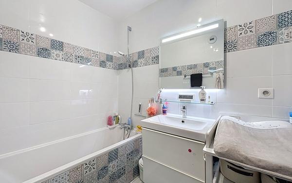 Appartement à vendre    3 pièces • 80 m2 Suresnes