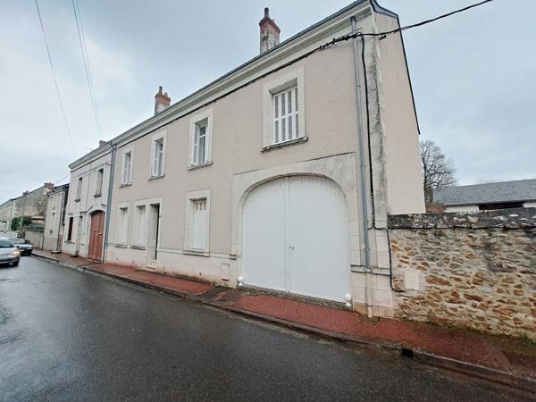 Maison 11 pièces à vendre Descartes - 37160 / Réf: 11596