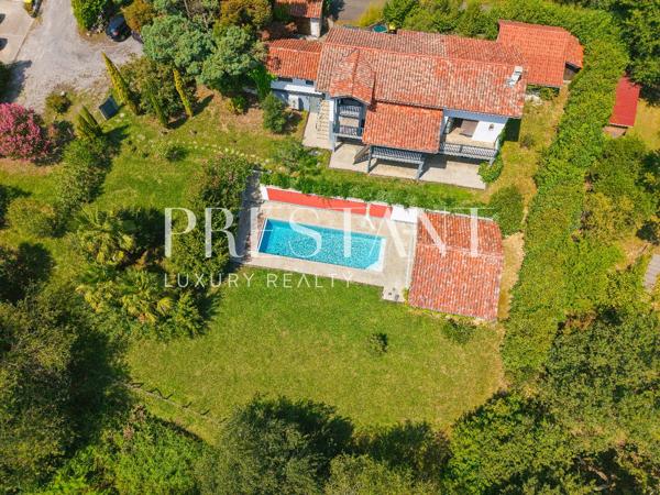 Ancienne ferme basque rénovée avec piscine à vendre à Arbonne, ARBONNE