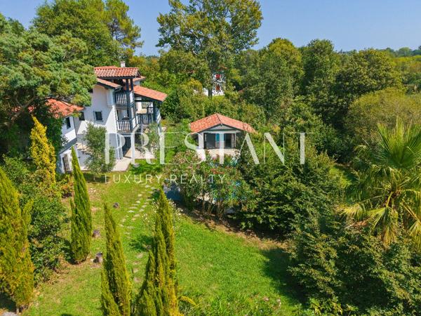 Ancienne ferme basque rénovée avec piscine à vendre à Arbonne, ARBONNE