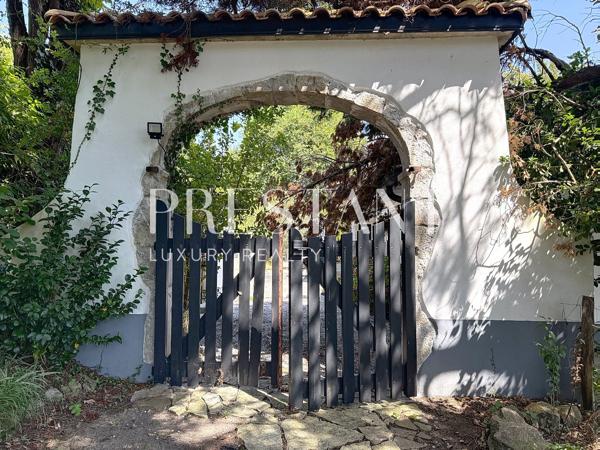 Ancienne ferme basque rénovée avec piscine à vendre à Arbonne, ARBONNE